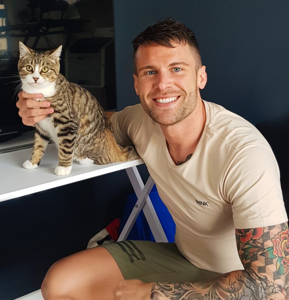 jono-lester-with-his-cat