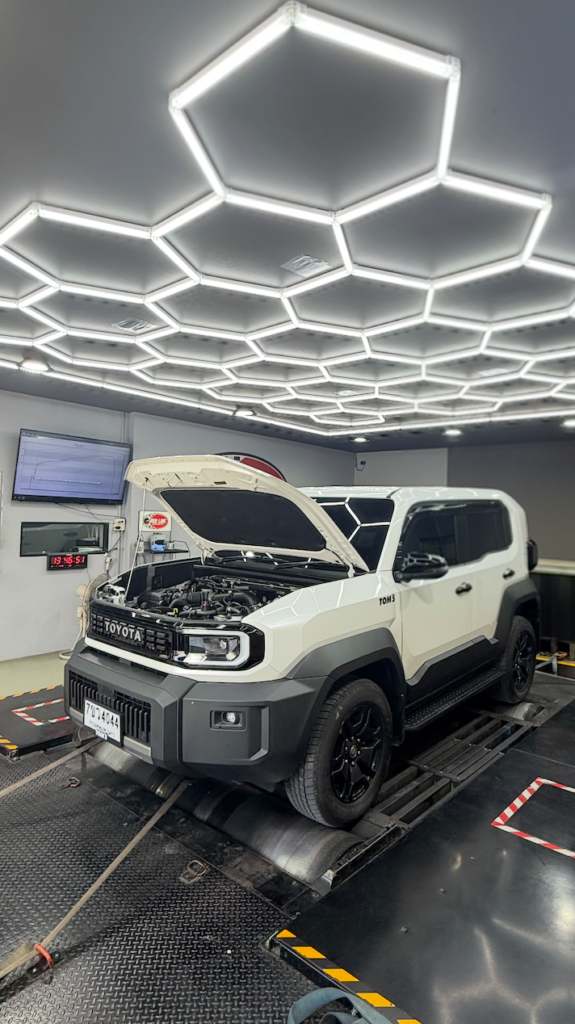 TOM's Toyota FJ Cruiser